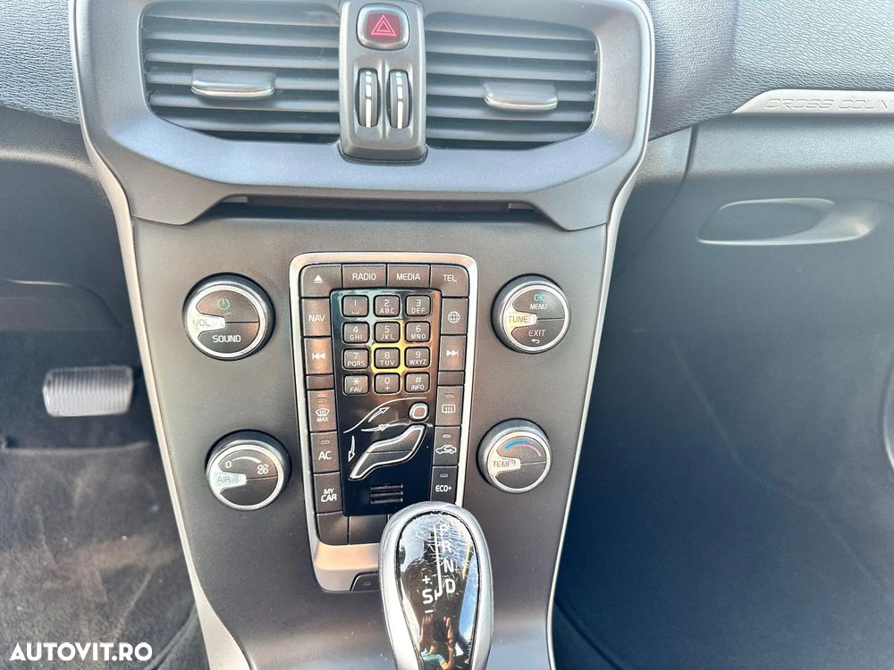 Volvo V40 Cross Country D2 Geartronic Kinetic - 17