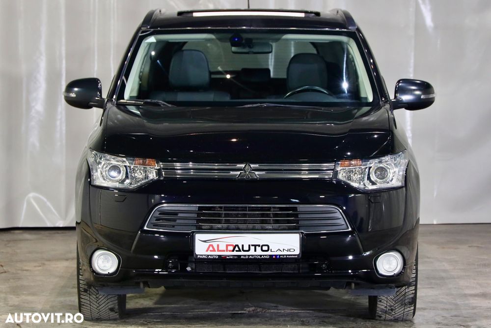 Mitsubishi Outlander 2.0 4WD Plug-In Hybrid - 36