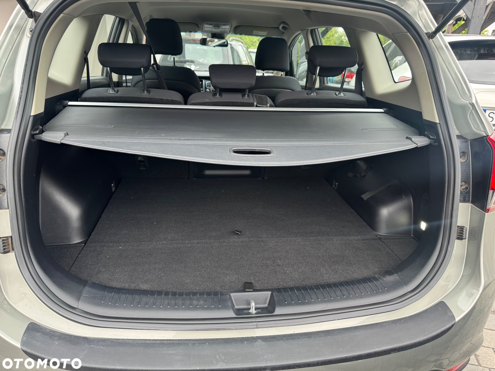 Kia Carens 1.6 GDI ISG Spirit - 11