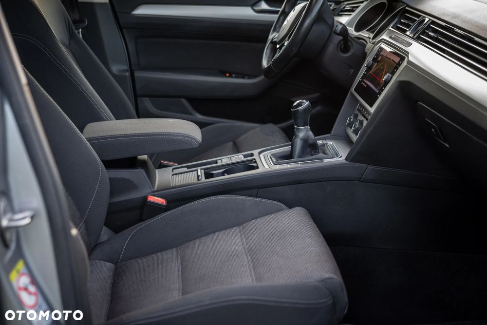 Volkswagen Passat - 13