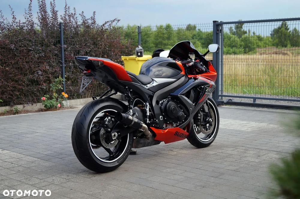 Suzuki GSX-R - 10