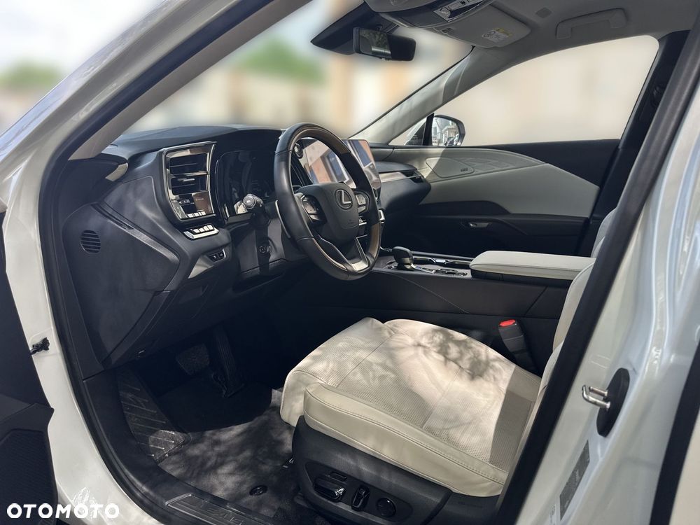 Lexus RX 450h+ Omotenashi - 14