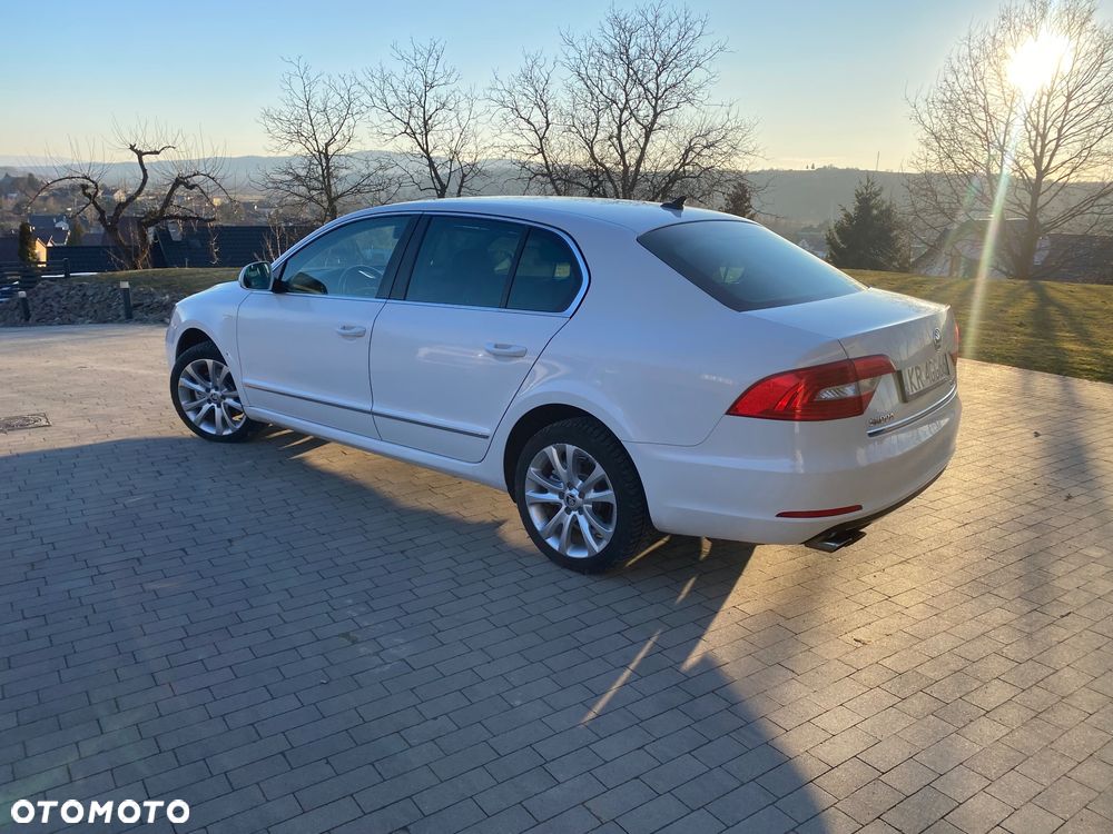 Skoda Superb 2.0 TDI 4x4 L&K DSG - 3