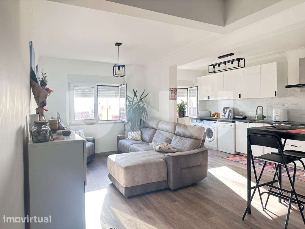 Apartamento T3 totalmente remodelado com varanda e arrecadação em S... - Grande imagem: 4/14