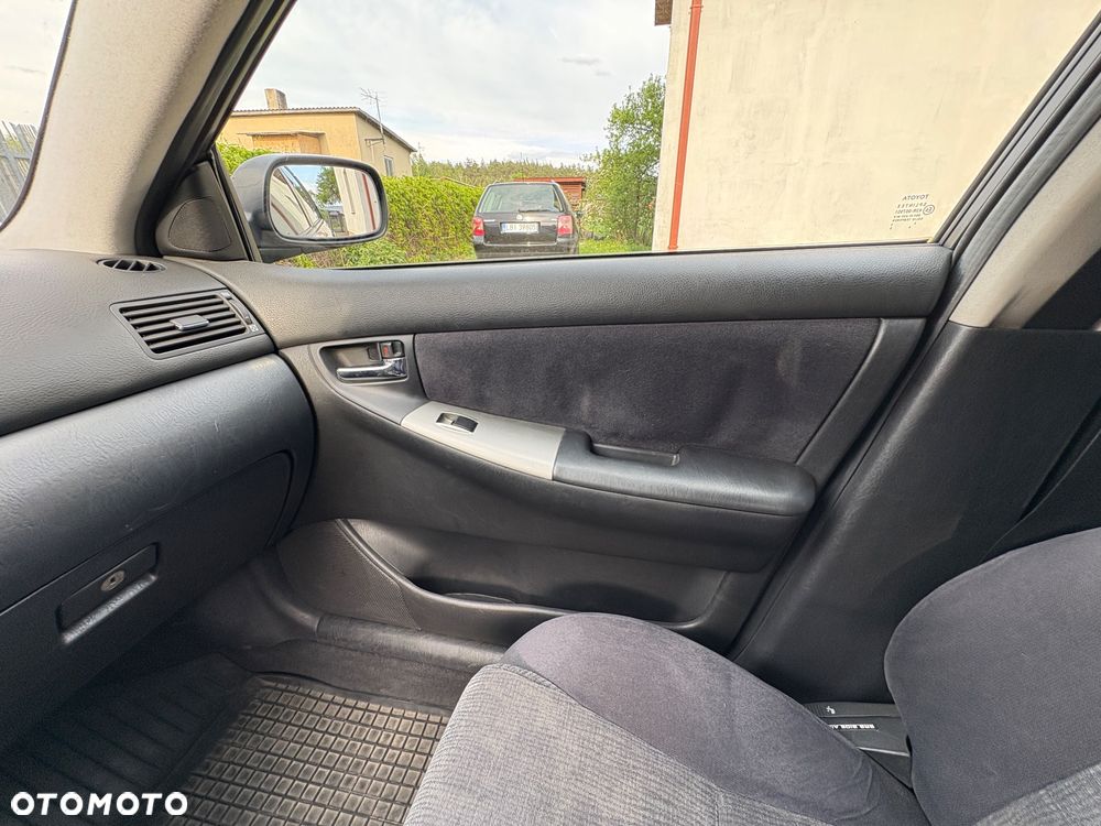 Toyota Corolla 2.0 D-4D Sol - 23