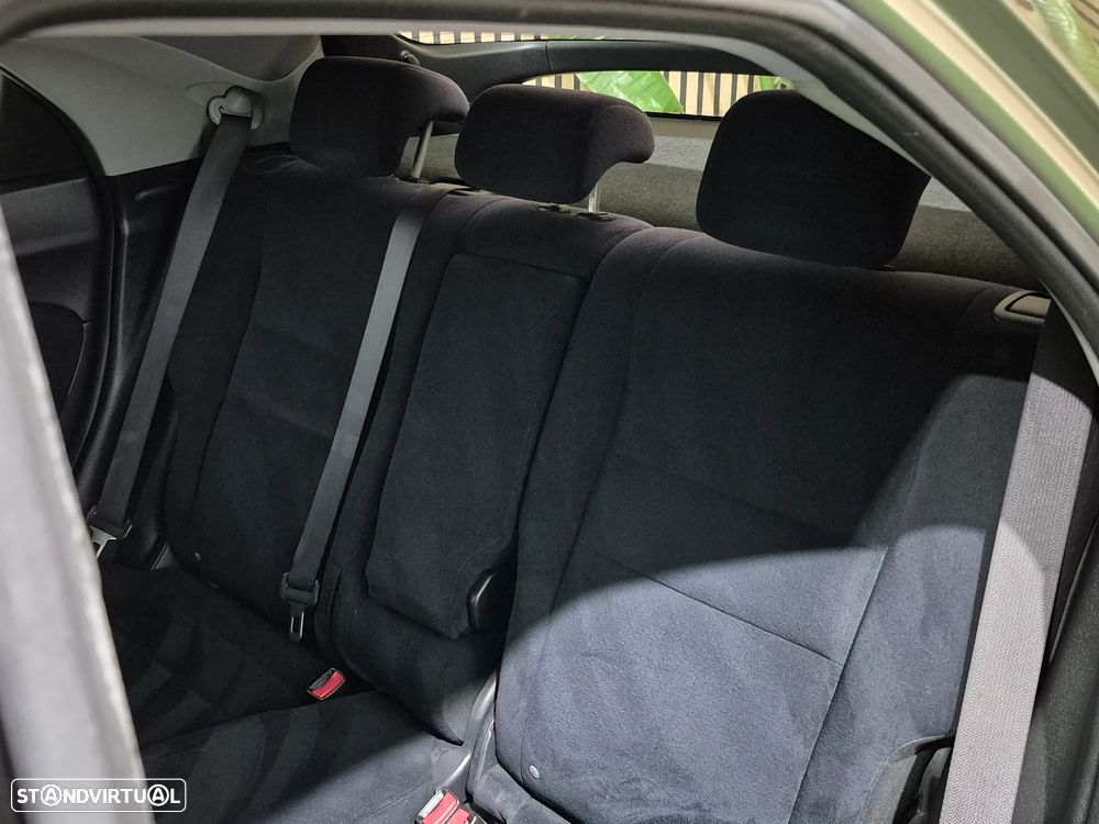 Honda Civic 1.8 Executive - 27