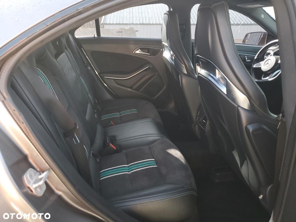 Mercedes-Benz CLA 250 4Matic 7G-DCT AMG Line - 10