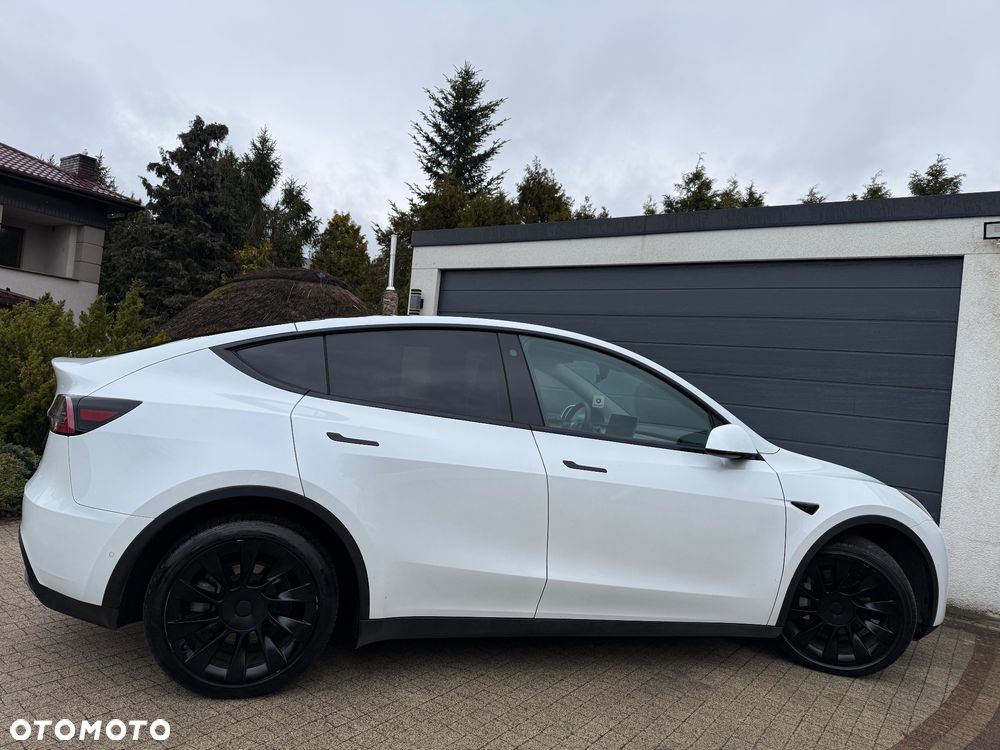 Tesla Model Y Long Range AWD - 8