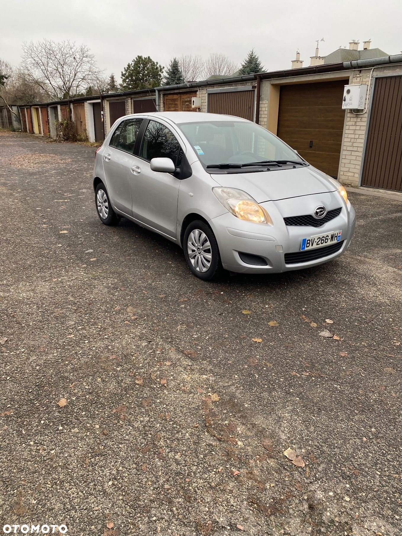 Daihatsu Charade Standard - 2