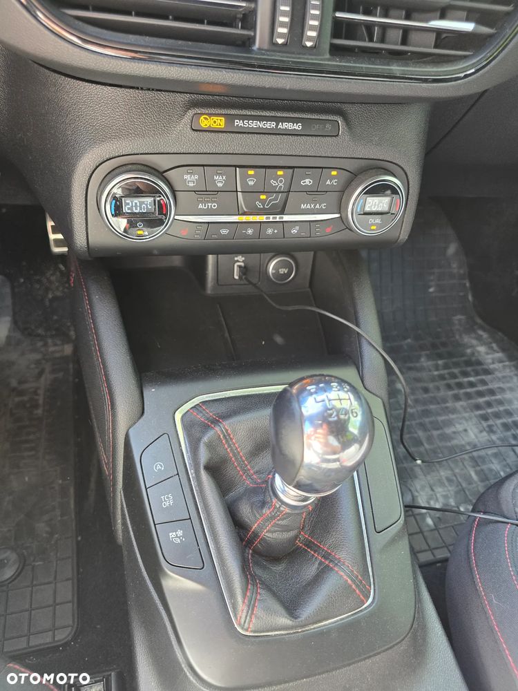 Ford Focus 1.5 EcoBoost ST-Line - 29
