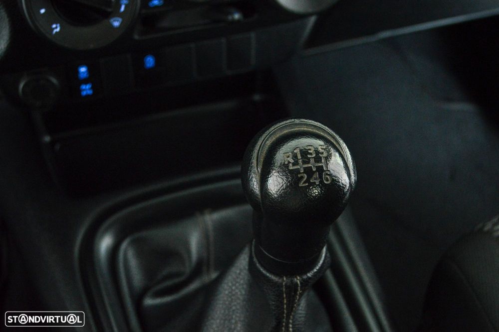 Toyota Hilux 2.4 D-4D 4X2 Cabine Dupla 5L - 45