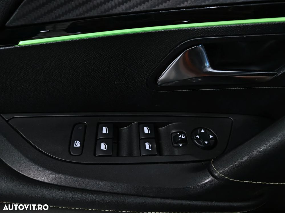 Peugeot 2008 PureTech 130 EAT8 GT - 28