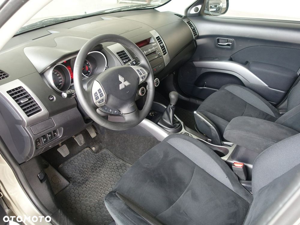 Mitsubishi Outlander 2.4 4WD Inform - 12