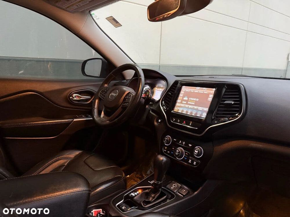 Jeep Cherokee - 18