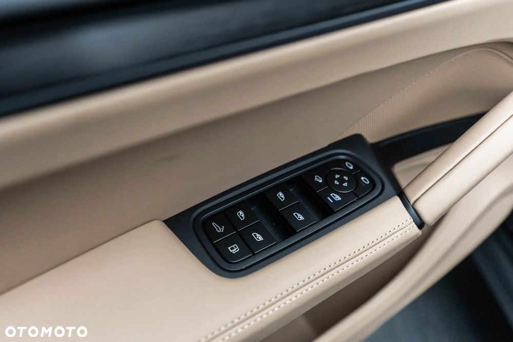 Porsche Cayenne E-Hybrid PHEV Black Edition - 23