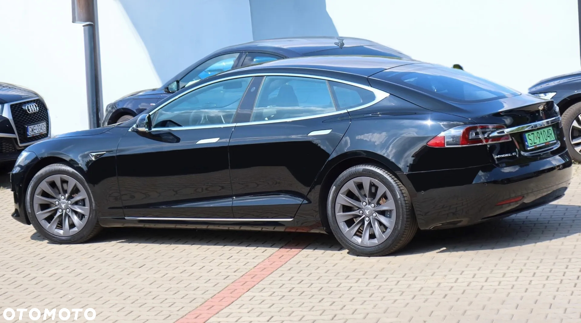 Tesla Model S Dual Motor Allradantrieb - 31