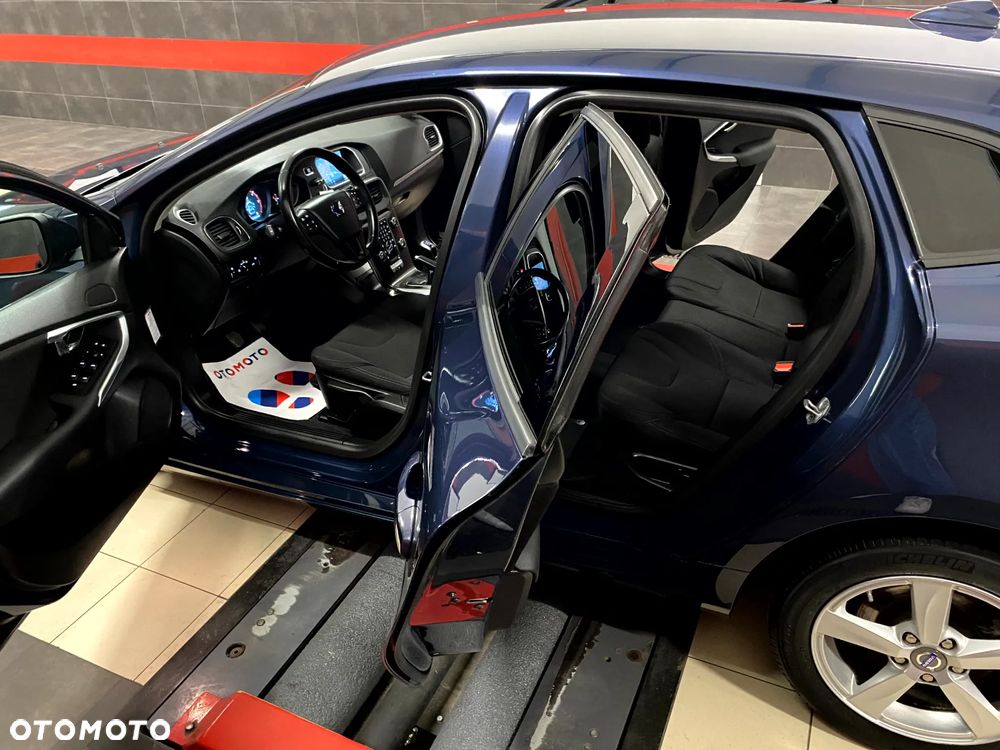 Volvo V40 D4 Momentum - 17