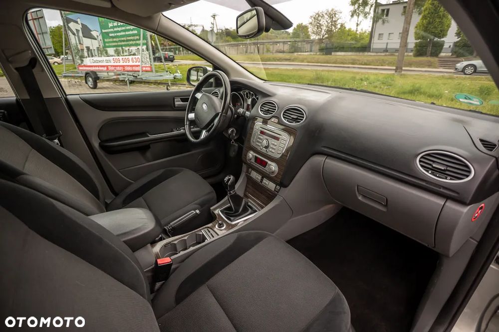 Ford Focus 1.6 Ghia - 7