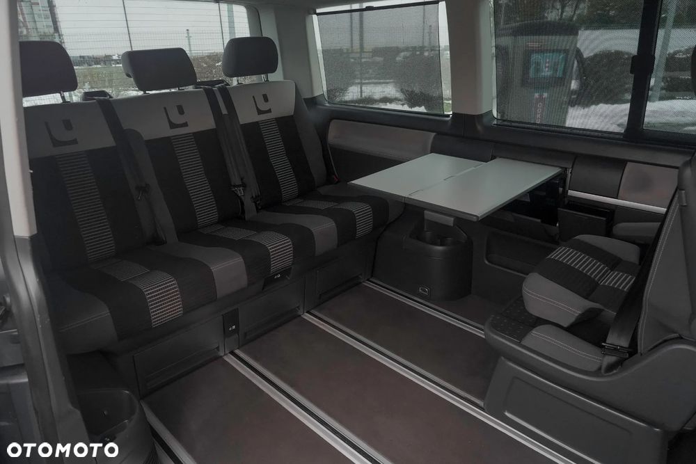 Volkswagen Multivan - 32
