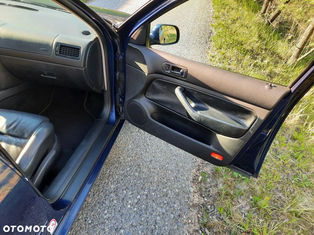 Volkswagen Golf 1.9 TDI Highline - 30