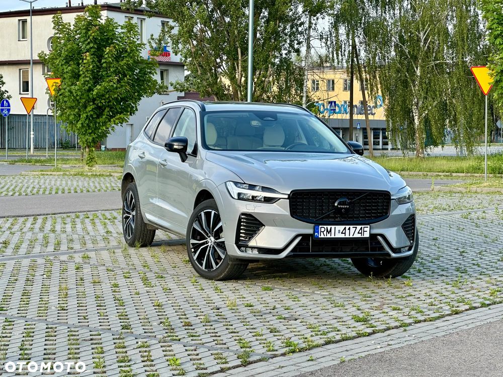Volvo XC 60 B5 B AWD Plus Dark - 2