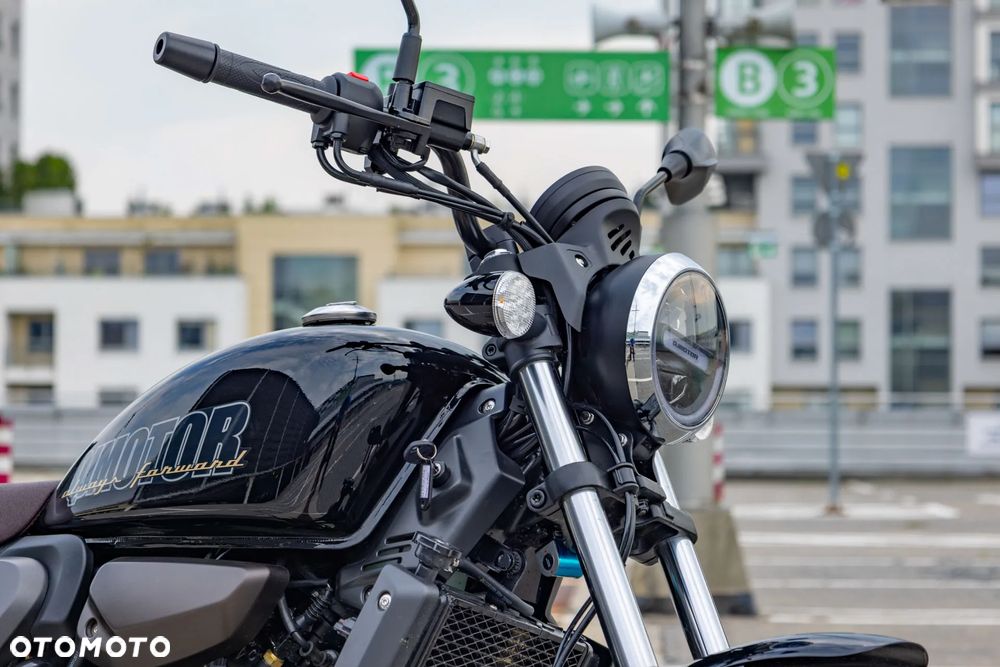 QJMOTOR SRV 125 - 10