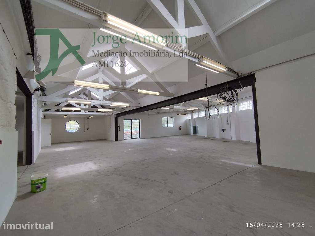 Armazém industrial com 1400 m2. Frente para A.E - A43 Porto - Gondo... - Grande imagem: 4/19