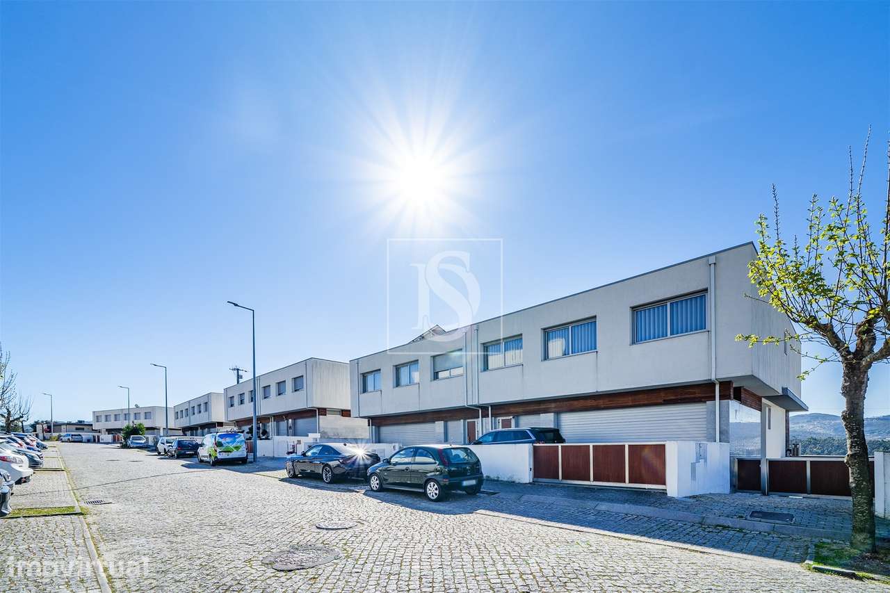 Andar Moradia T3+1, Duplex, com Jardim - Moreira de Cónegos, Guimarães - Grande imagem: 4/47