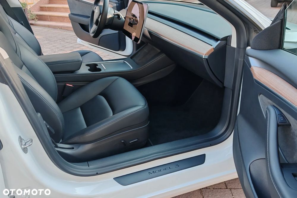 Tesla Model 3 - 10