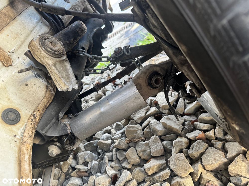 Mercedes-Benz Klasa C 180 9G-TRONIC Edition - 12