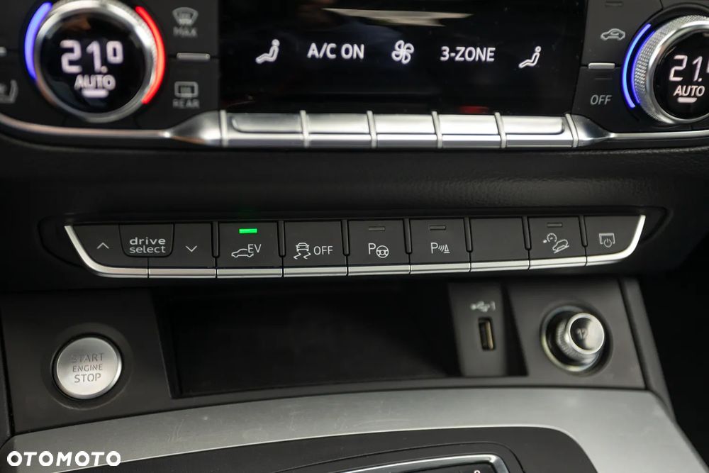 Audi Q5 55 TFSIe quattro S tronic S line business - 27
