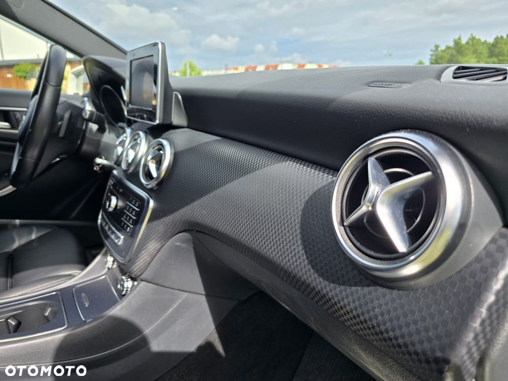 Mercedes-Benz Klasa A 200 d 4-Matic Urban - 12