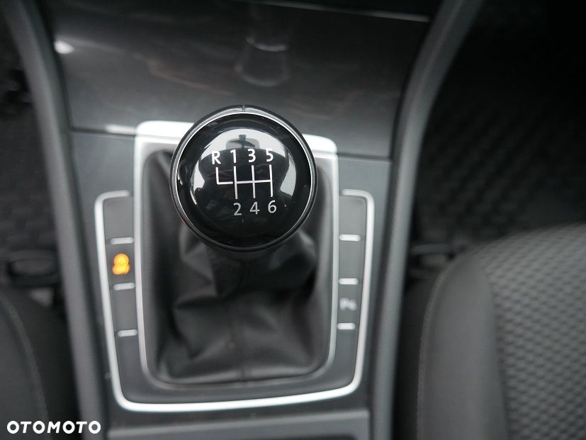 Volkswagen Golf 1.5 TSI BMT Comfortline - 24