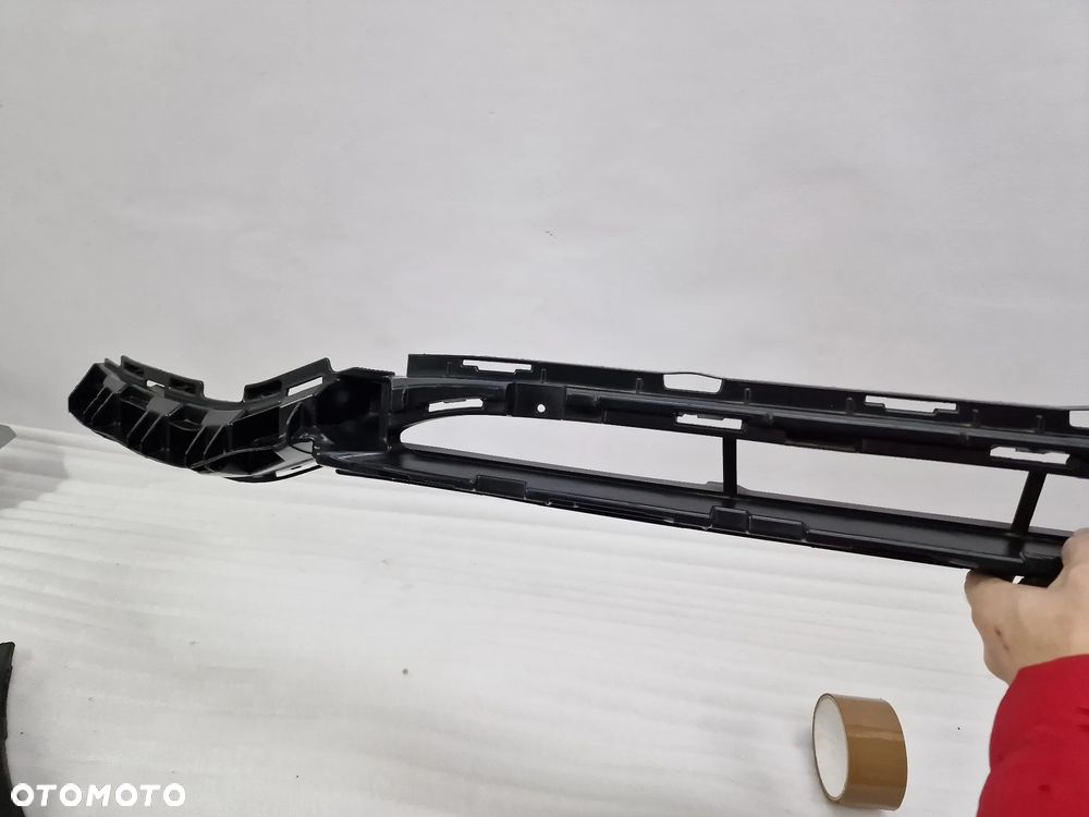 MERCEDES E-KLASSA W213 16- DOLNA KRATKA ŚRODKOWA / WSPORNIK ZDERZAKA PRZEDNIEGO PRZÓD , NR A2138851265 , NR AUKCJI KR321 - 9