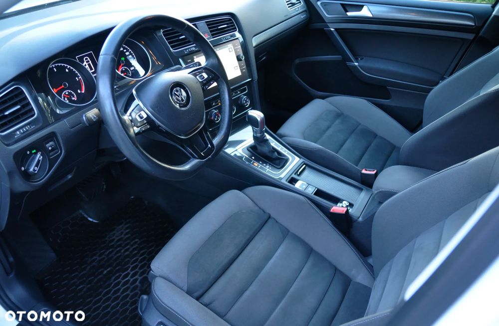 Volkswagen Golf - 6