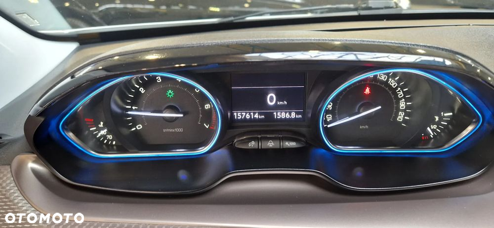 Peugeot 2008 1.2 Pure Tech Style EU6 - 17