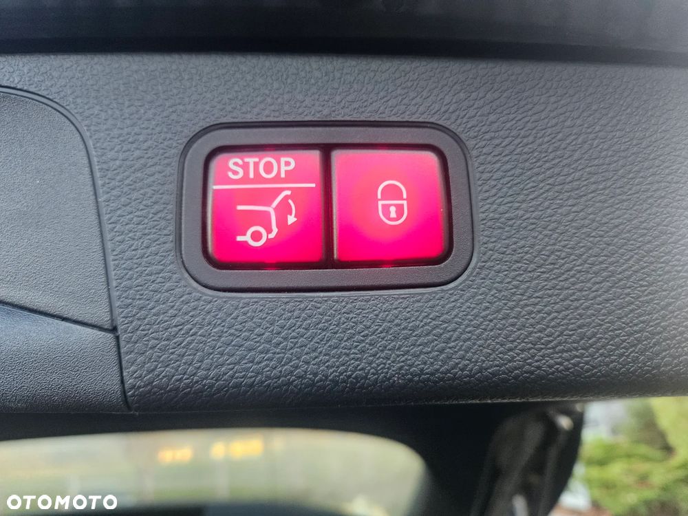 Mercedes-Benz GLC 300 e 4-Matic - 23