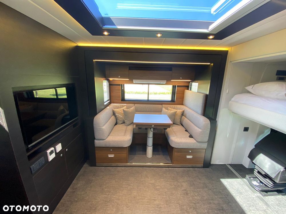 Volvo FH540, Koniowóz STX 6-koni, 2x pop-out, pop-up, 8-osobowy - 8