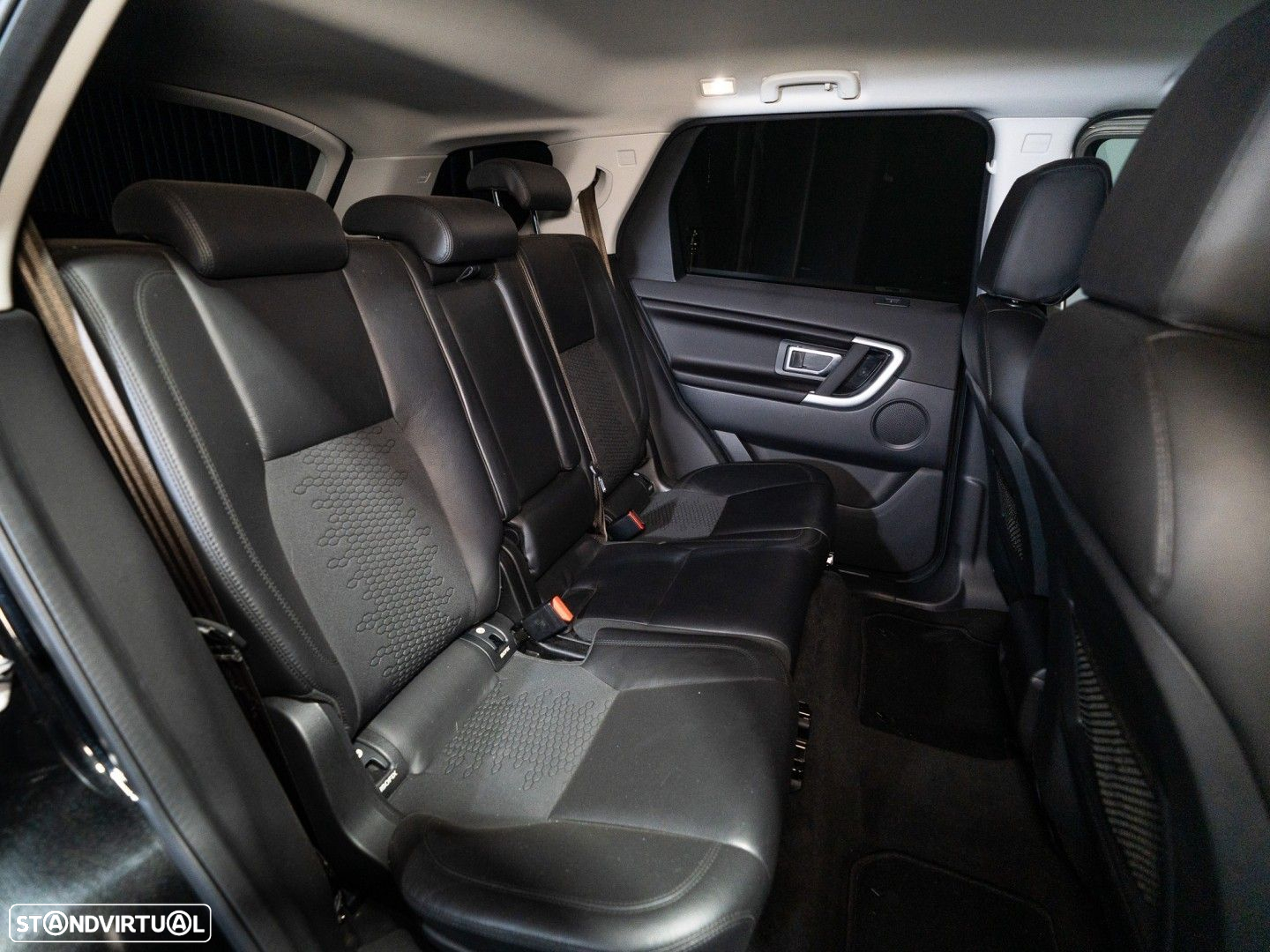 Land Rover Discovery Sport 2.0 D AWD SE - 18