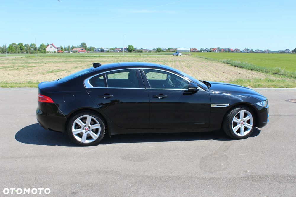 Jaguar XE 2.0 T AWD Prestige - 5