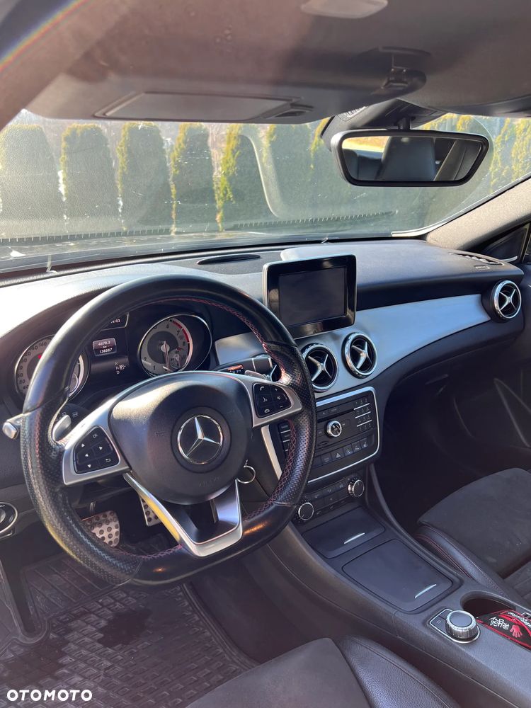 Mercedes-Benz GLA 180 7G-DCT AMG Line - 8