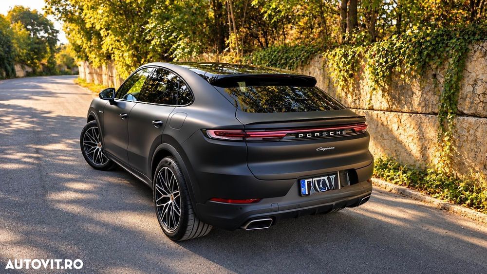 Porsche Cayenne Coupe E-Hybrid - 3