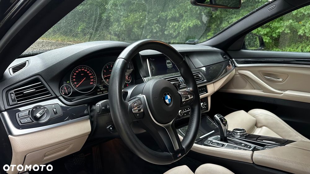 BMW Seria 5 528i xDrive Sport-Aut Luxury Line - 28