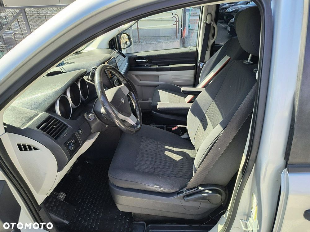 Dodge Caravan - 10