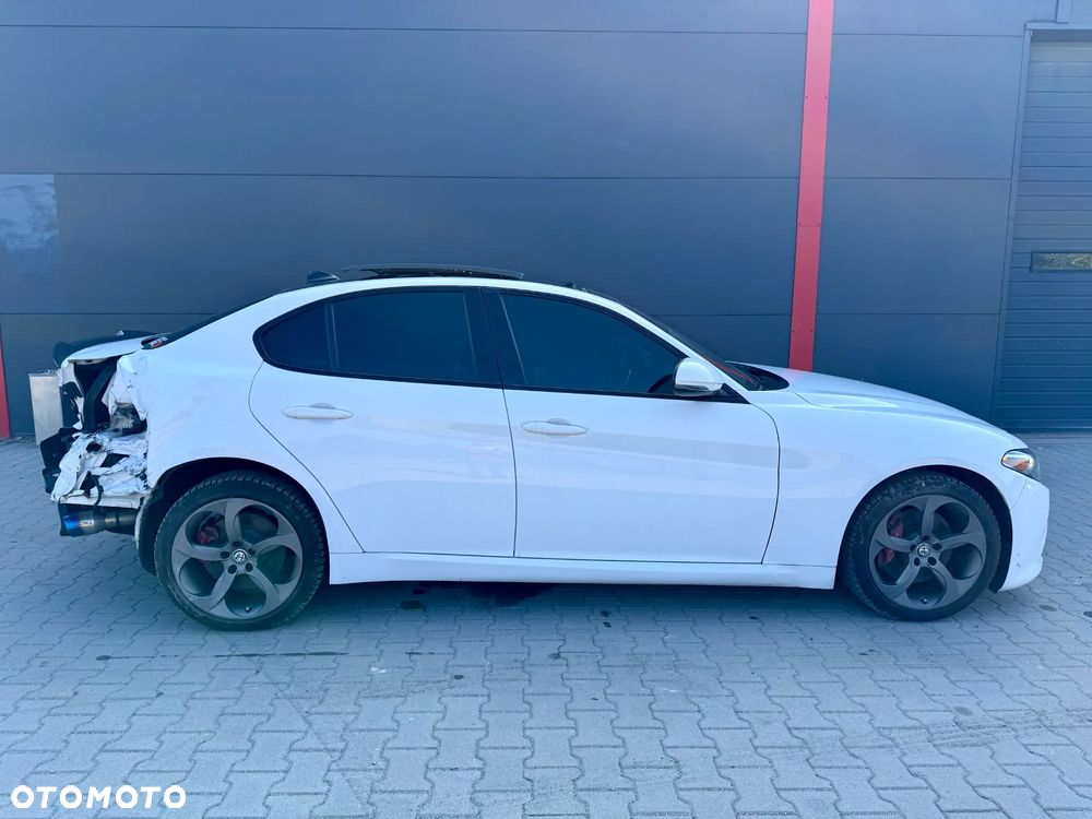 Alfa Romeo Giulia 2.0 Turbo 16V AT8 Veloce Ti - 6