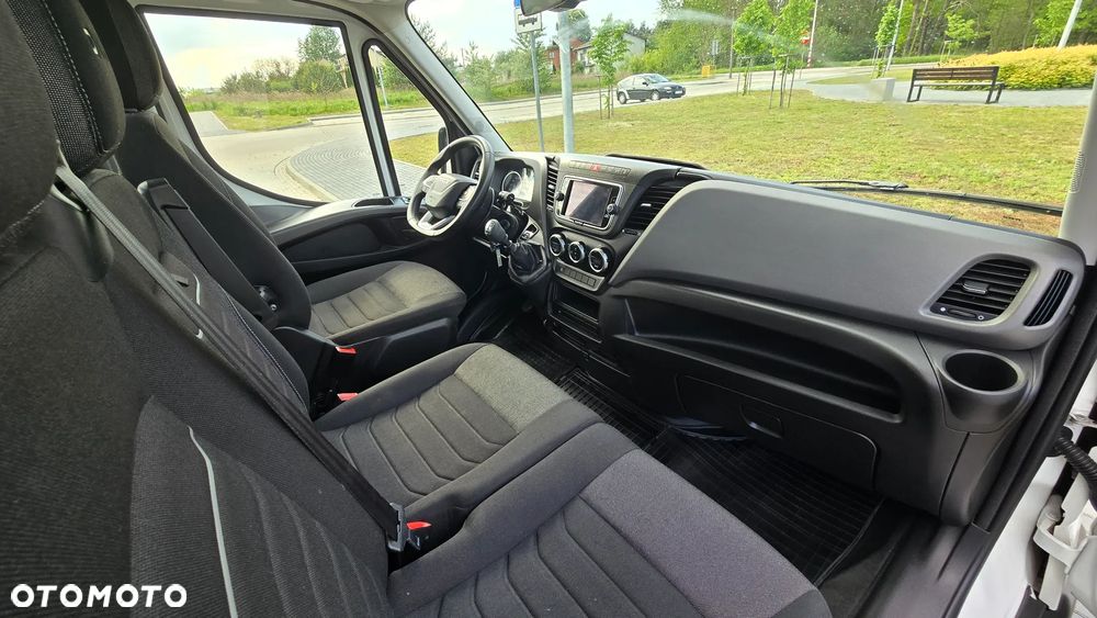 Iveco ❗️❗️DAILY 3.0 180KM MAXI 50C18 JAK NOWY ❗️❗️MODEL 2024 / BLOKADA MOSTU / SKRZYNIA OTWARTA WIDAR 10 PALET / 3500KG HAK / PIERWSZY WŁASCICIEL / NAVI / KAMERA COFANIA / FULL LED / TEMPOMAT AKTYWNY / BLIŹNIAKI / BURTY ALUMINIOWE / WERSJA WZMOCNIONA / FULL OPCJA / SERWIS ASO / SALON POLSKA / 35C15 50C15 35C18❗❗ JAK Z SALONU - NOWY -❗❗ - 39