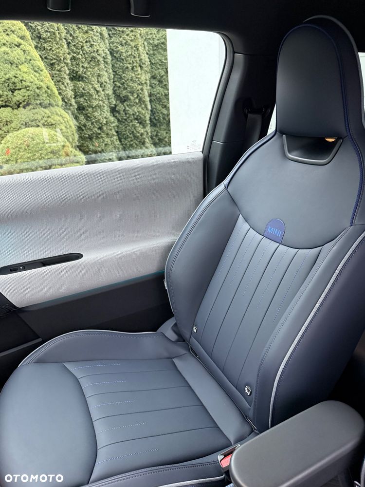 MINI Cooper E Favoured Trim - 21