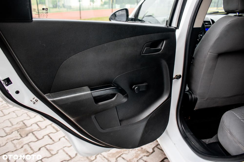 Chevrolet Aveo 1.2 LS - 23