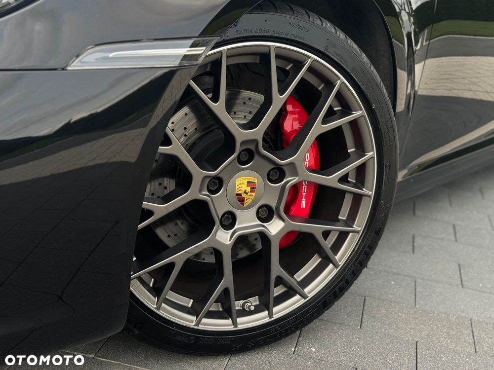Porsche 911 Carrera 4S - 23