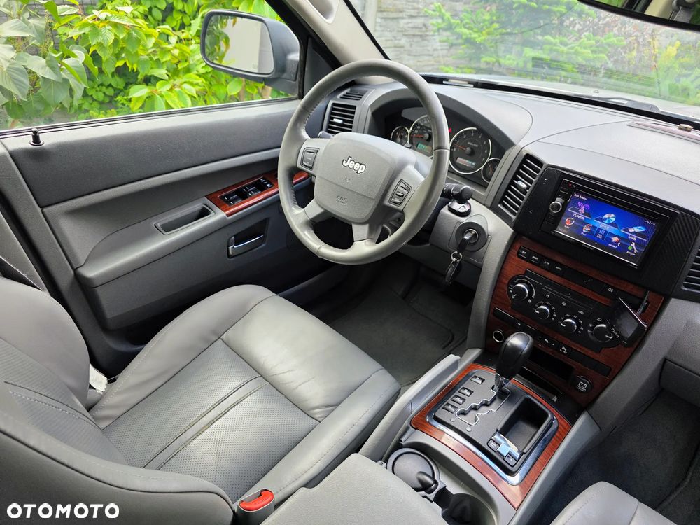 Jeep Grand Cherokee - 34